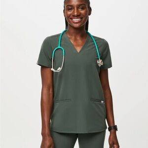 FIGS Casma Three-Pocket Scrub Top